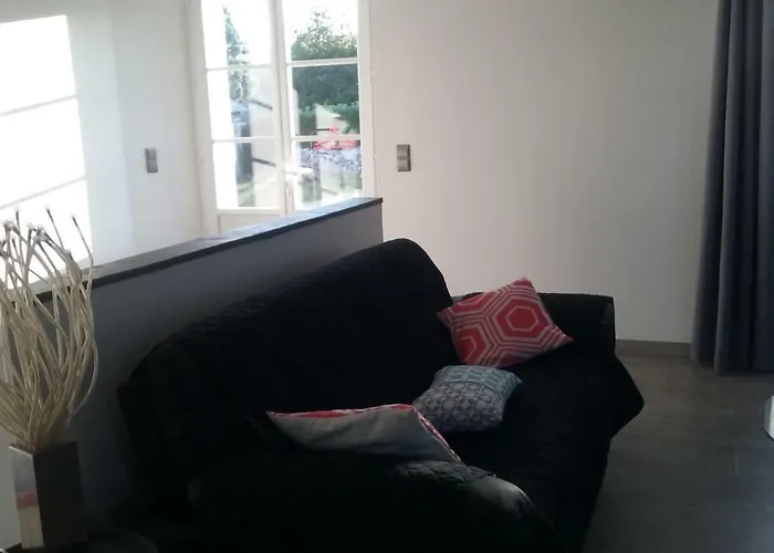 Un Air De Famille * Mauvezin (Hautes-Pyrenees)